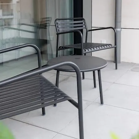 Henry's Appt With A Private 412 - Shared Kitchen *