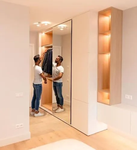 Henry's Appt With A Private 412 - Shared Kitchen *