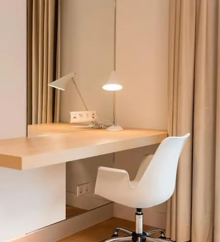 Henry's Appt With A Private 412 - Shared Kitchen *