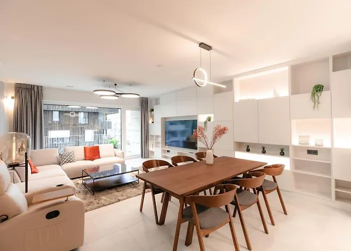 Henry's Appt With A Private 412 - Shared Kitchen *