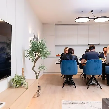 公寓 Henry's Appt With A Private 412 - Shared Kitchen