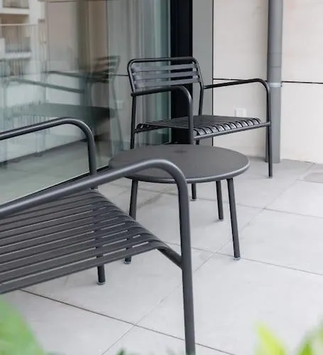 Henry's Appt With A Private 412 - Shared Kitchen *